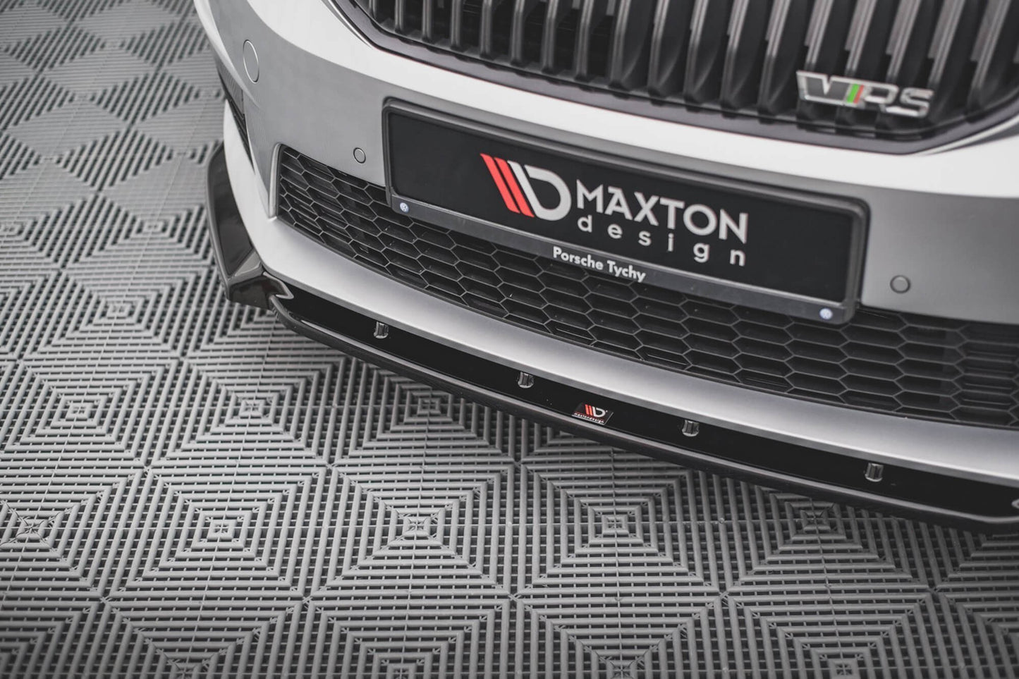 Maxton Design Front Splitter versiunea 3 pentru bara față RS Skoda Octavia (2013‑2016), culoare carbon