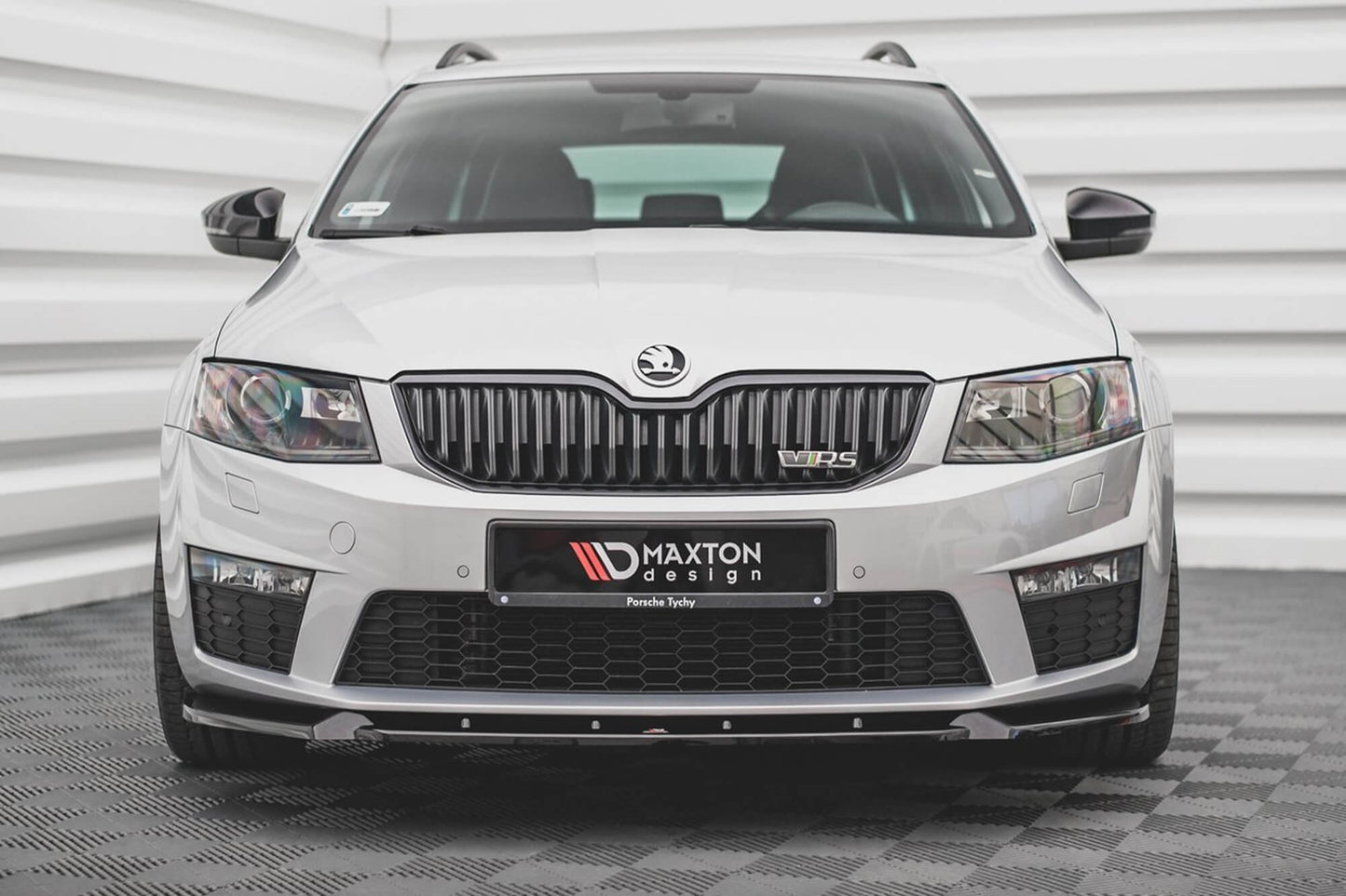 Maxton Design Front Splitter versiunea 3 pentru bara față RS Skoda Octavia (2013‑2016), culoare carbon