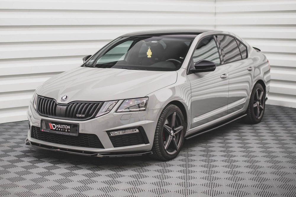 Splitter frontal Maxton Design versiunea 3 pentru bara față RS Skoda Octavia (2016‑2019), negru mat