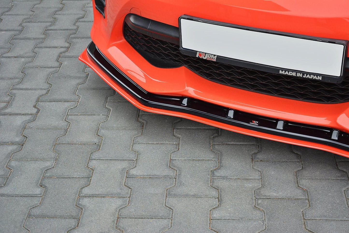 Spoiler Maxton Design versiunea 4 pentru bara față standard Toyota GT86 (după 2017), negru lăcuit/roșu lăcuit