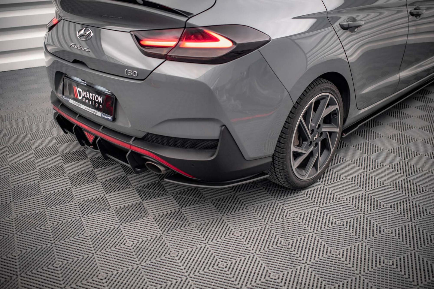 Splitter Maxton Design Street Pro pentru bara fata a Hyundai i30 Fastback N-Line (2020-), negru mat