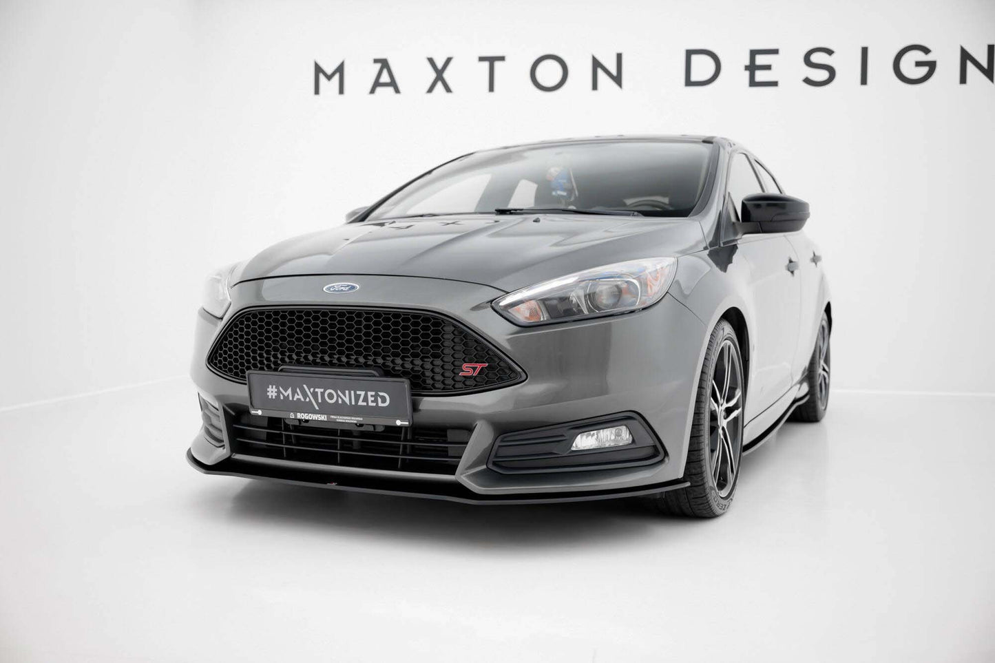 Splitter Maxton Design tip Street Pro, pentru bara fata ST a Ford Focus (2015-2018), negru mat