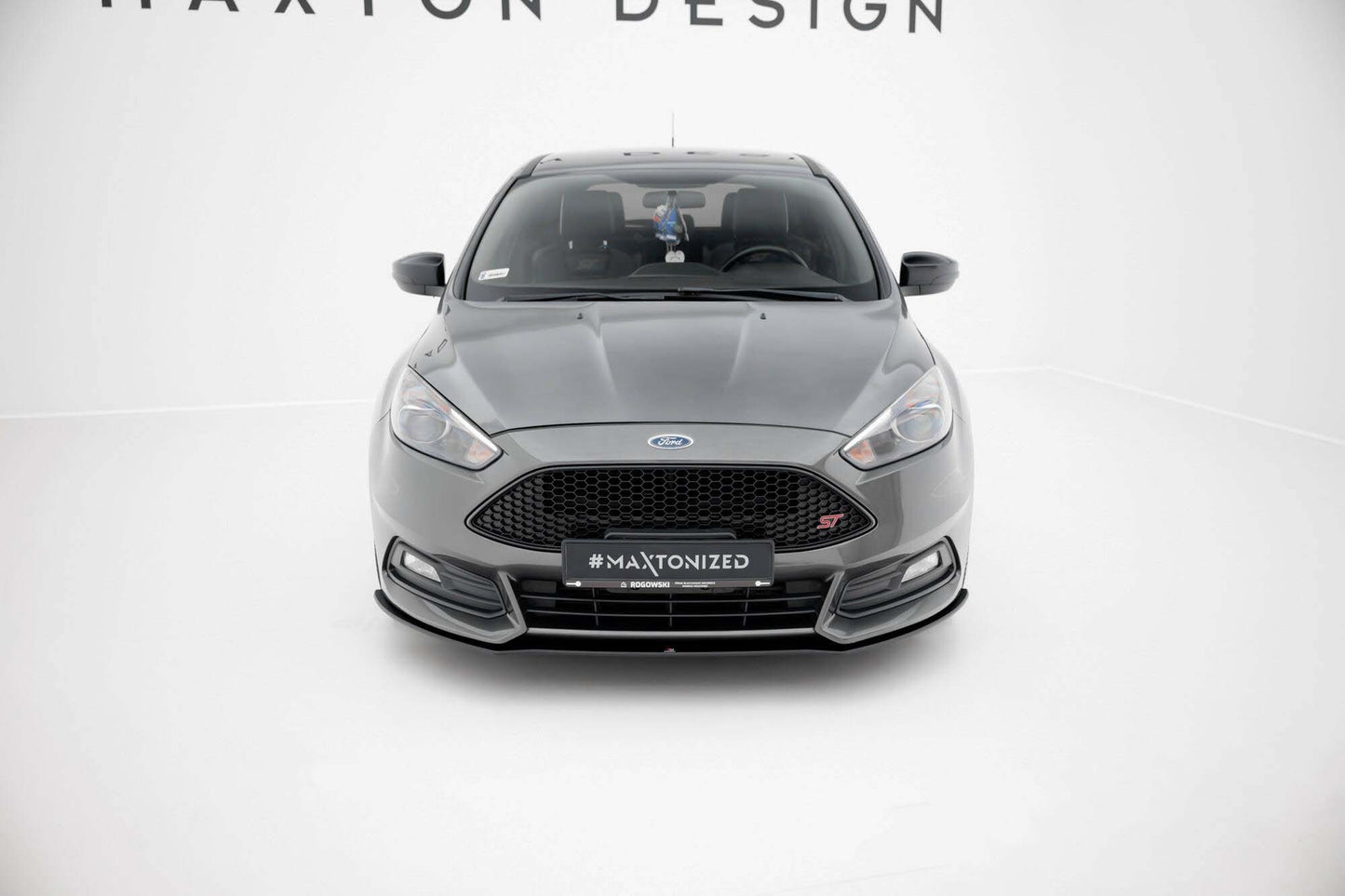 Splitter Maxton Design tip Street Pro, pentru bara fata ST a Ford Focus (2015-2018), negru mat