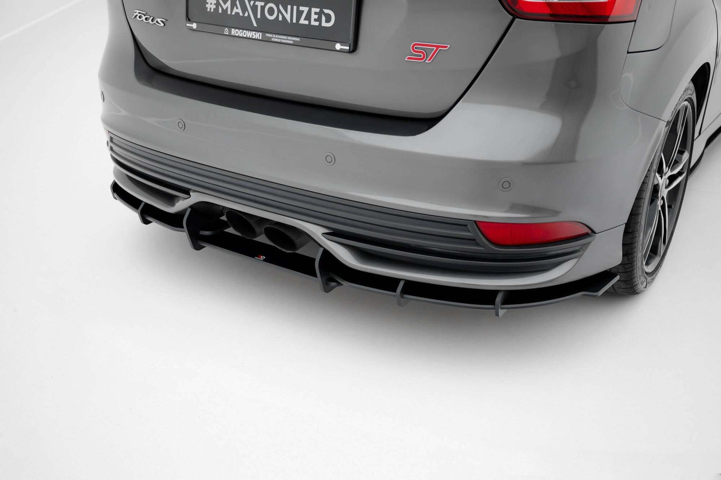 Spoiler Maxton Design tip Street Pro pentru bara spate ST a Ford Focus (2015-2018), negru mat