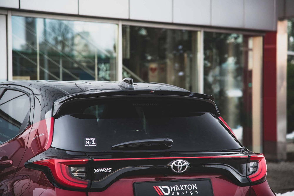 Spoiler Maxton Design versiunea 1 pentru portbagajul Toyota Yaris MK4 (2019+), look carbon