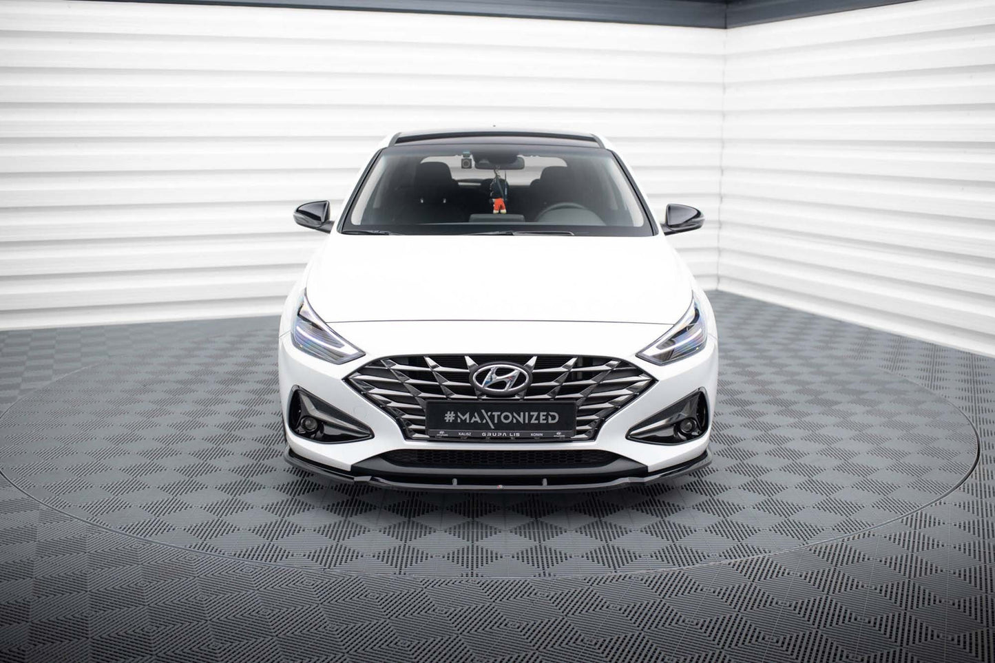 Splitter Maxton Design versiunea 1 pentru bara fata a Hyundai i30 (2020-), negru lac