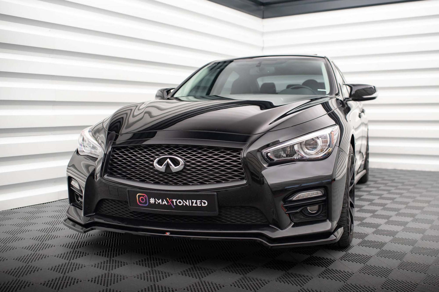 Maxton Design versiunea 1 spoiler bara fata pentru Infiniti Q50 S Mk1 (2013-2016), culoare fibra de carbon
