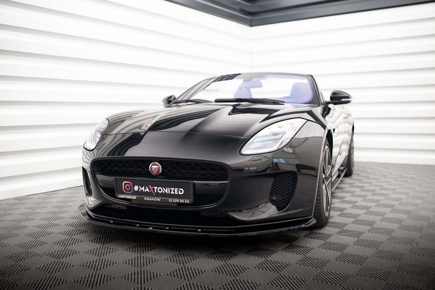 Spoiler Maxton Design versiunea 1 pentru bara fata a Jaguar F-Type Mk1 (2016-2020), culoare carbon