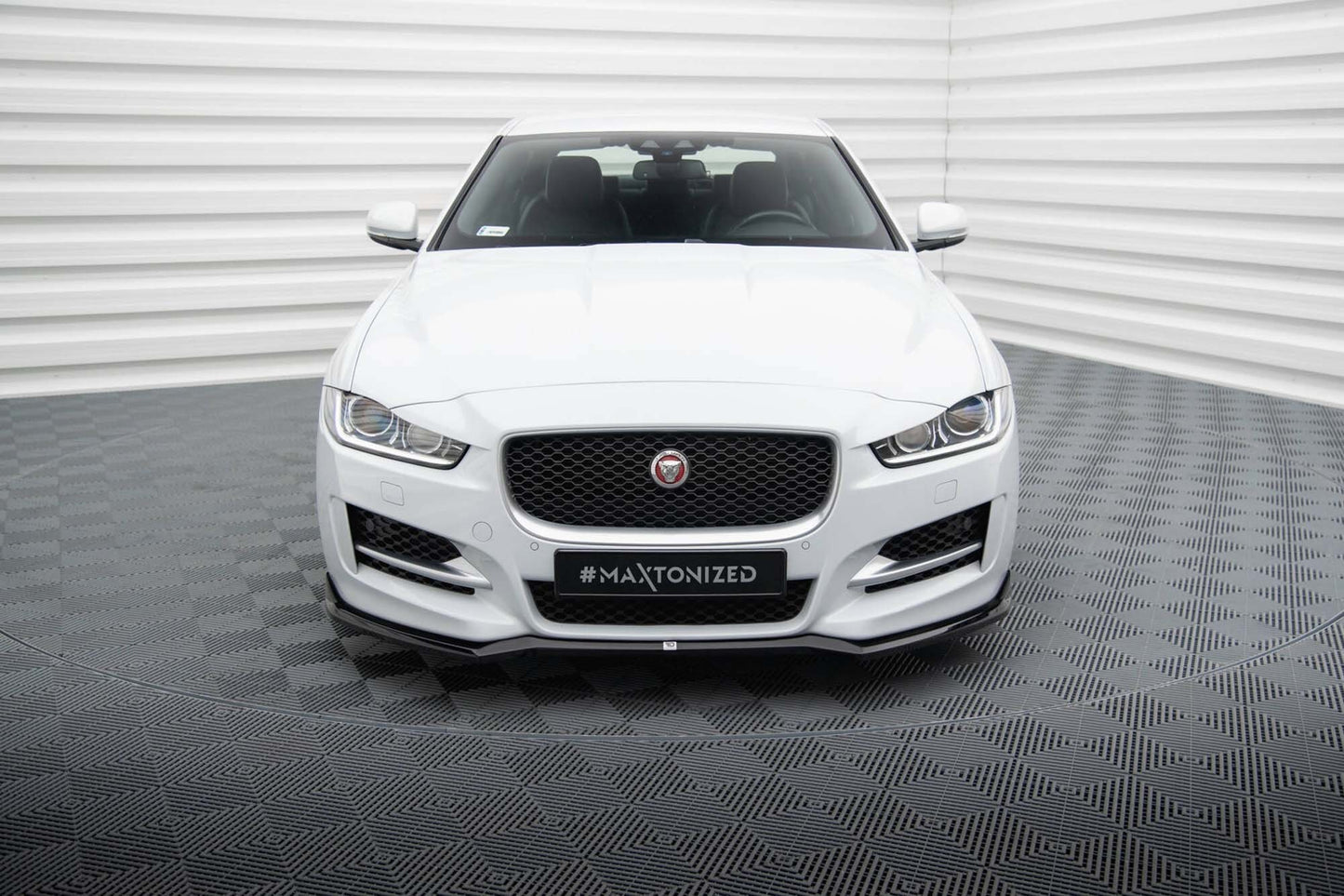 Spoiler Maxton Design versiunea 1 pentru bara fata a Jaguar XE R-Sport X760 (dupa 2015), negru lacuit