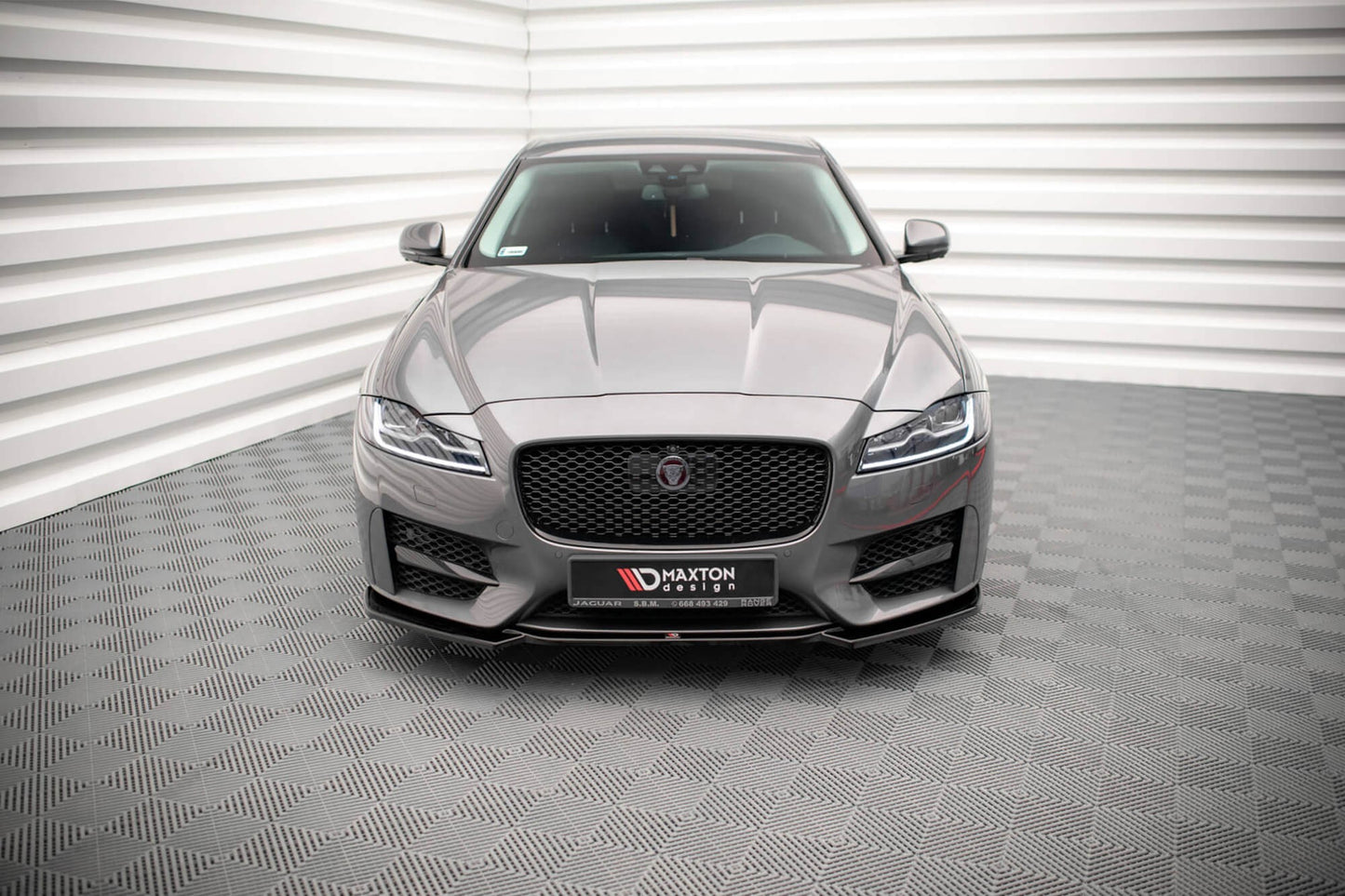 Spoiler Maxton Design versiunea 1 pentru bara fata a Jaguar XF R-Sport (2015-2020), negru mat