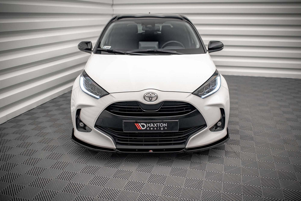 Spoiler Maxton Design versiunea 1 pentru bara față a Toyota Yaris MK4 (2019+), negru lucios