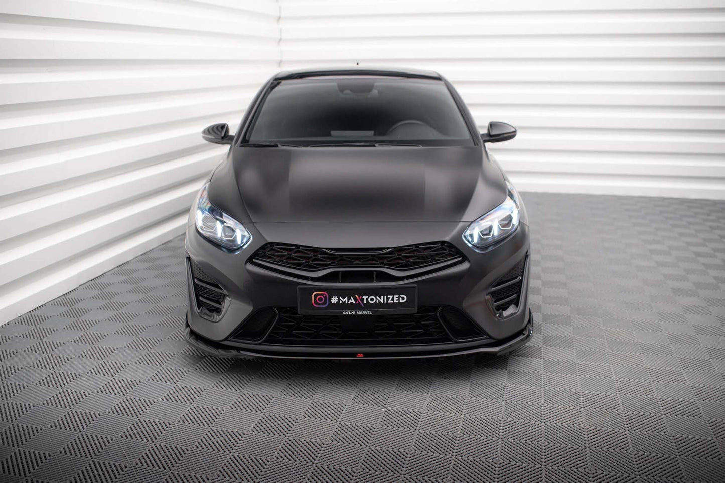 Spoiler Maxton Design versiunea 1 pentru bara fata GT a Kia Proceed, Ceed (2022+), negru lac