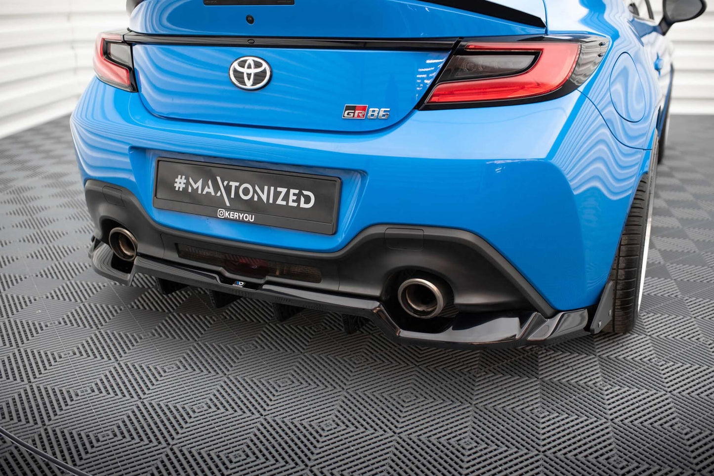 Spoiler Maxton Design versiunea 1 pentru bara spate Toyota GR86 (după 2021), negru lucios