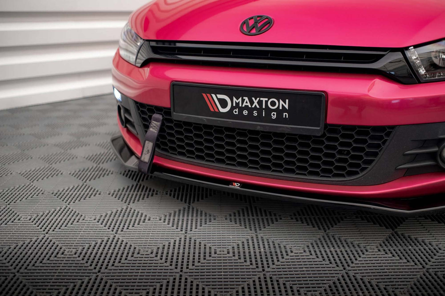 Spoiler Maxton Design versiunea 2 pentru bara fata a VW Scirocco MK3 (2008-2014), lac negru