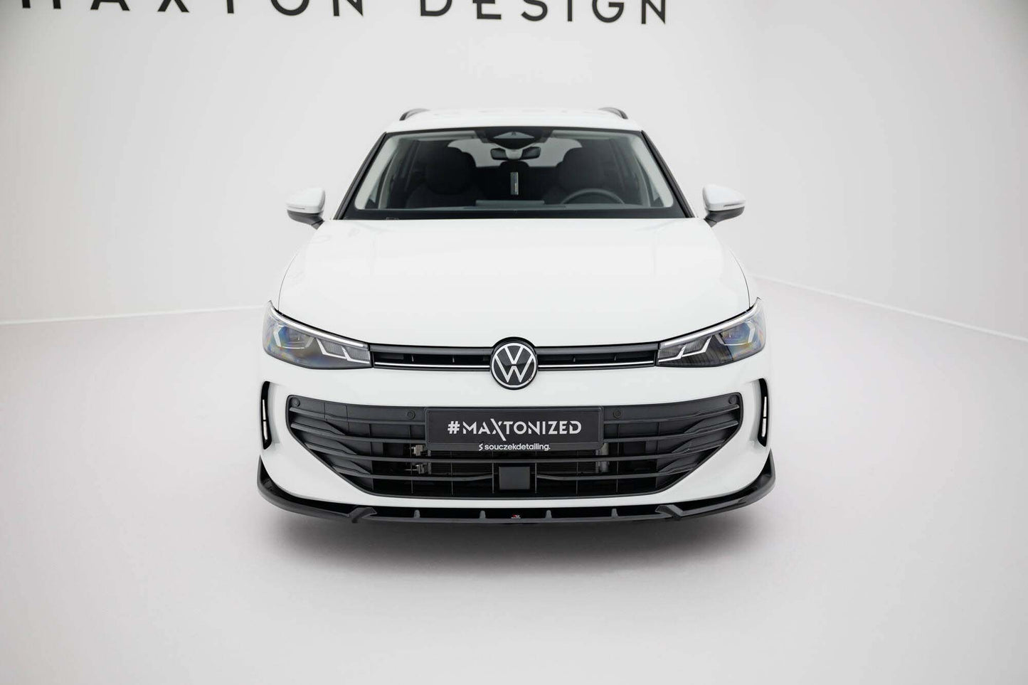 Spoiler Maxton Design versiunea 2 pentru bara fata a VW Passat B9 (dupa 2024), lac negru