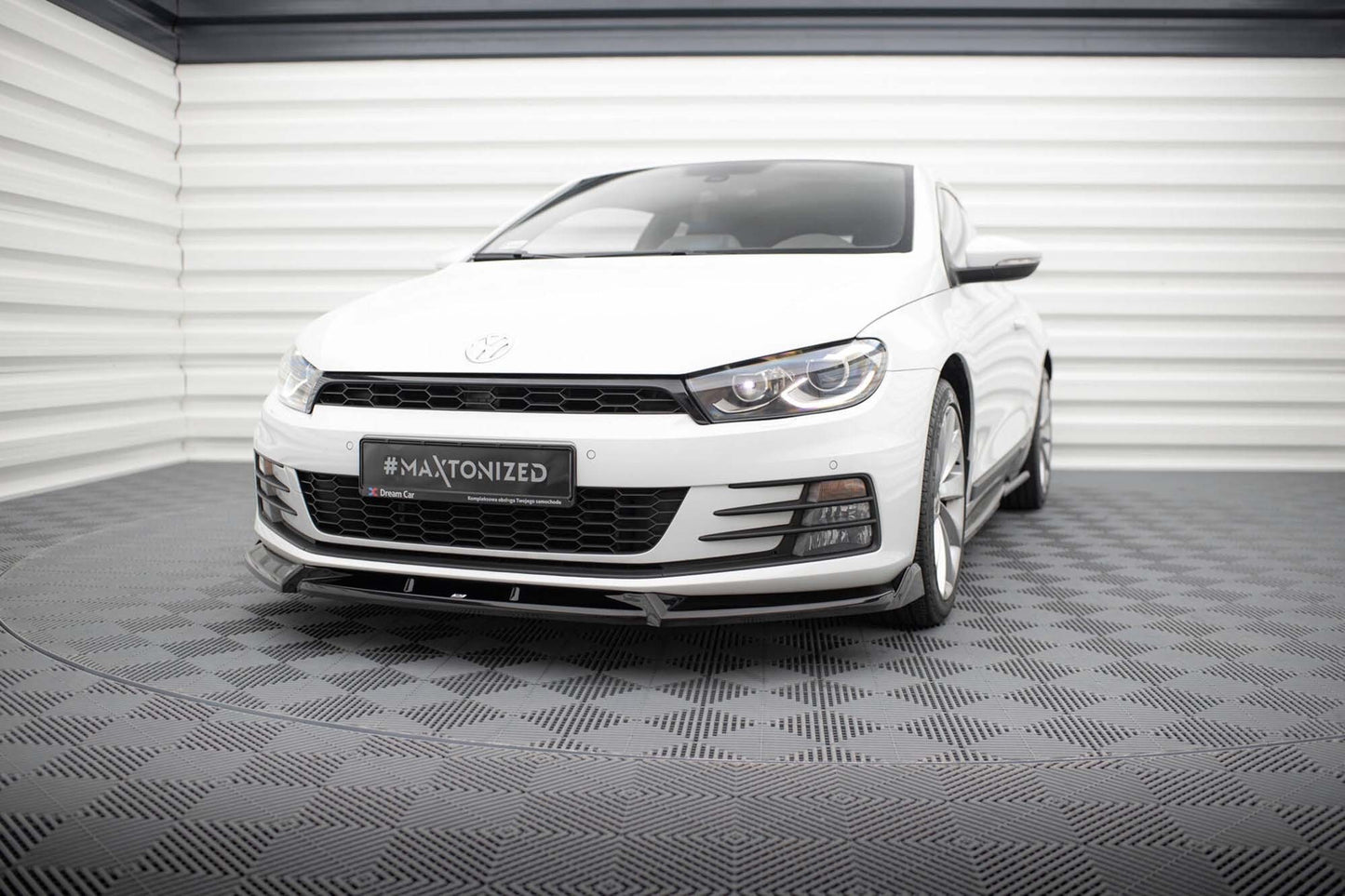 Spoiler Maxton Design versiunea 2 pentru bara fata Volkswagen Scirocco 2014-2017, lac negru