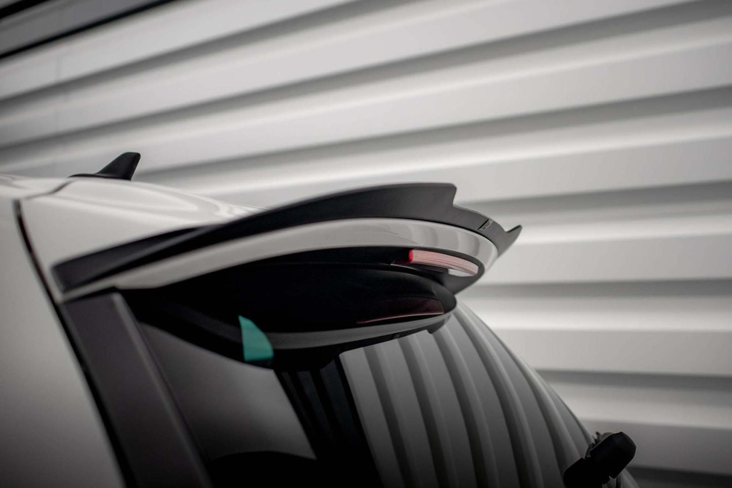 Spoiler plafon Maxton Design versiunea 2 pentru Volkswagen Scirocco R (2008-2014), lac negru