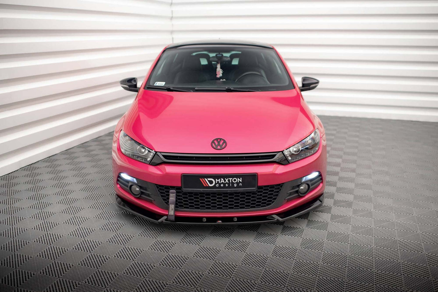 Spoiler Maxton Design versiunea 3 pentru bara fata a VW Scirocco MK3 (2008-2014), lac negru mat
