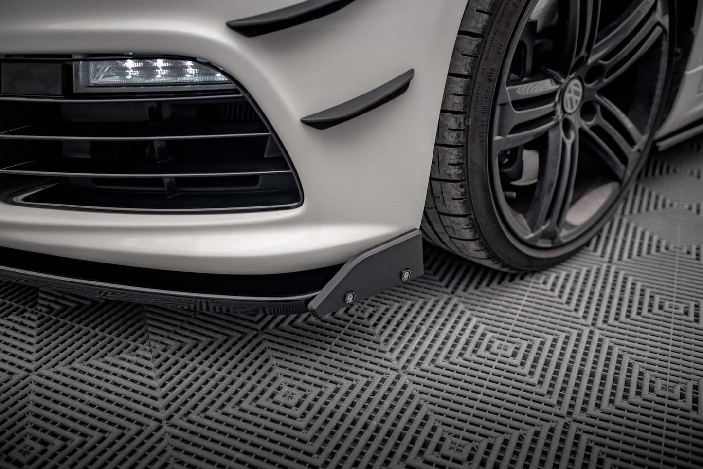 Spoiler bara fata Maxton Design versiunea 3 pentru Volkswagen Scirocco R (2008-2014), lac negru