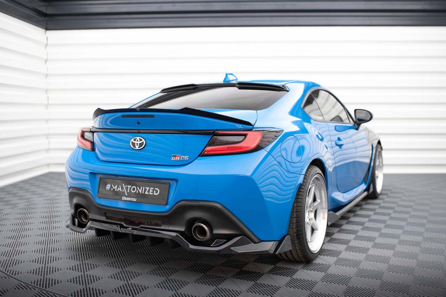 Spoiler Maxton Design versiunea 3 pentru bara spate Toyota GR86 (după 2021), negru lucios