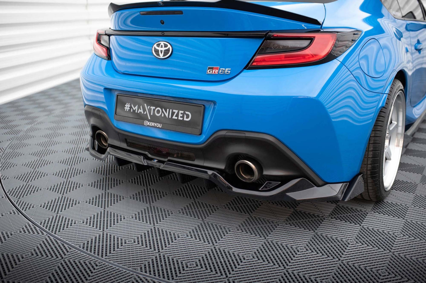 Spoiler Maxton Design versiunea 3 pentru bara spate Toyota GR86 (după 2021), negru lucios