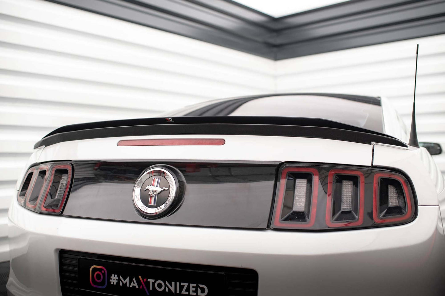 Spoiler portbagaj Maxton Design pentru Ford Mustang Mk5 (2009-2014), culoare carbon