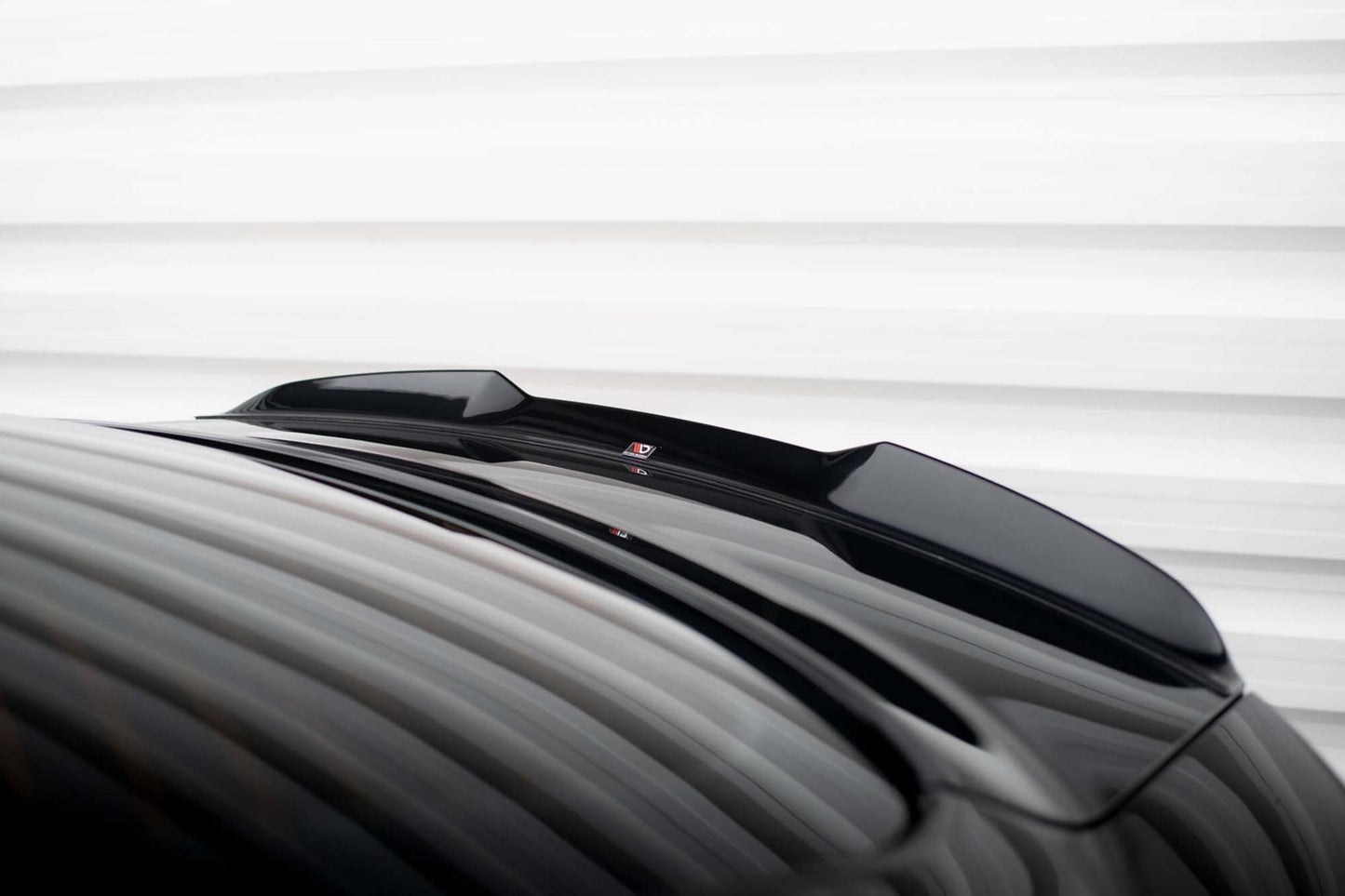 Maxton Design spoiler portbagaj pentru Jaguar XE X760 (dupa 2019), lac negru