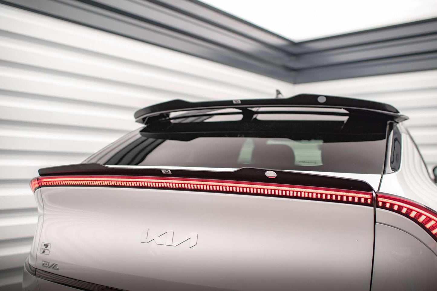 Spoiler portbagaj Maxton Design pentru Kia EV6 GT-Line MK1 (2021-), negru lucios