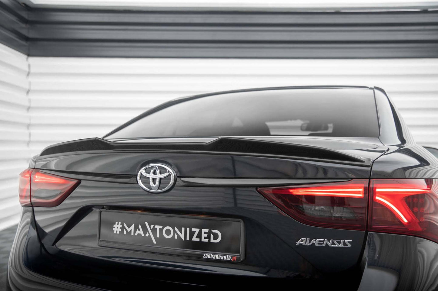Maxton Design spoiler portbagaj pentru Toyota Avensis sedan (2015-2018), negru lucios