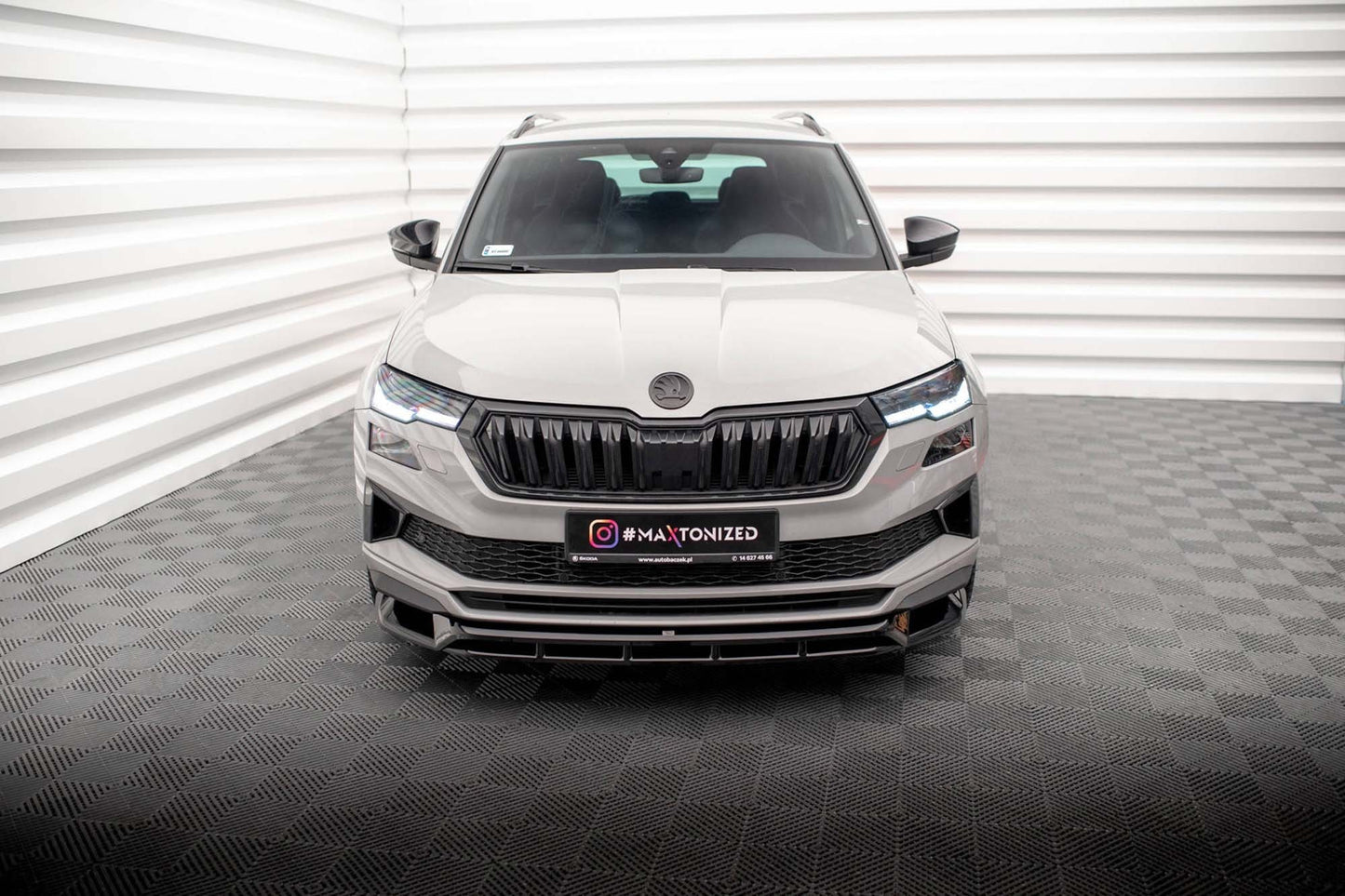 Prelungire bară față Maxton Design pentru Skoda Karoq Sportline Mk1 (2021-), culoare carbon