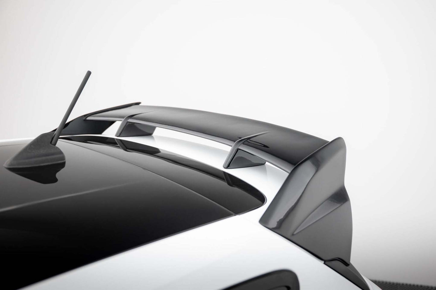Maxton Design spoiler plafon pentru Ford Fiesta Standard / ST‑Line (2017‑2021, dupa 2021), mat negru