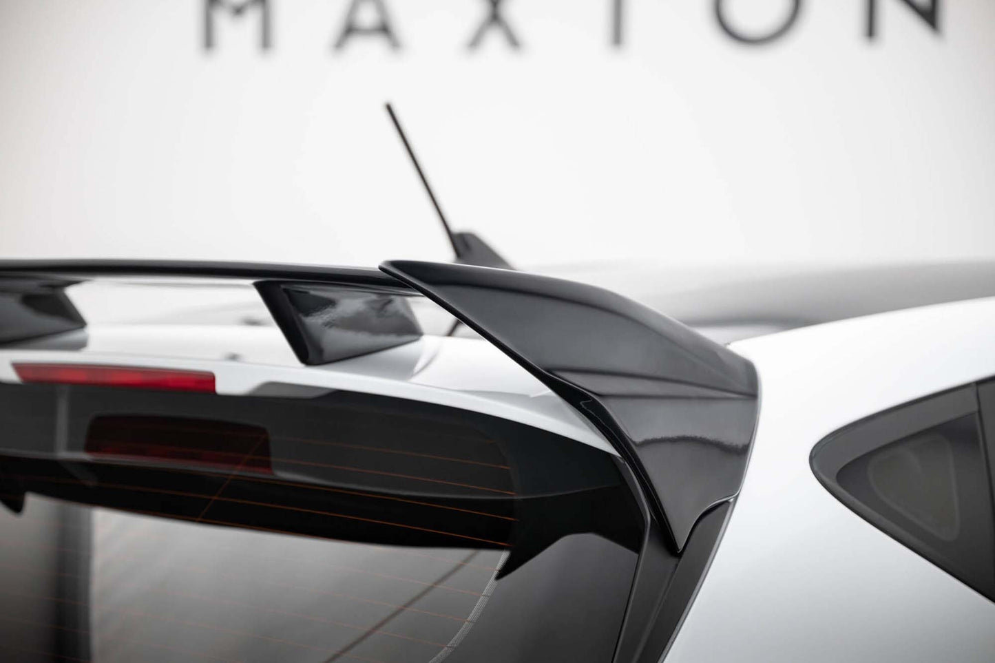 Maxton Design spoiler plafon pentru Ford Fiesta Standard / ST‑Line (2017‑2021, dupa 2021), mat negru