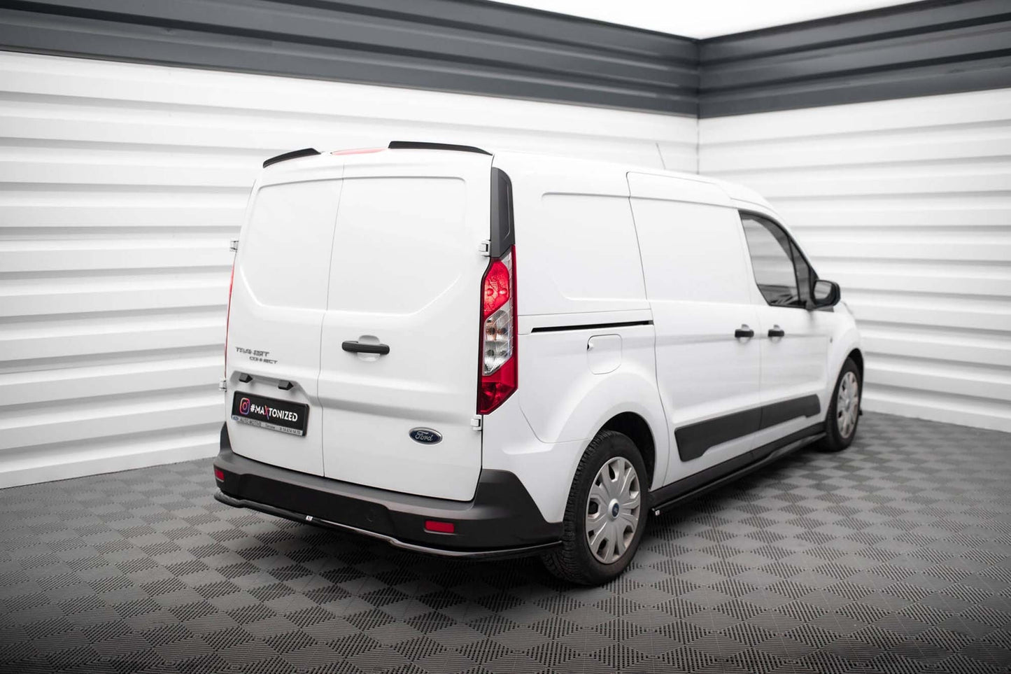 Maxton Design spoiler plafon pentru Ford Transit Connect (2017-2023), negru lucios