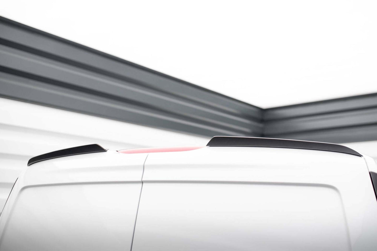 Maxton Design spoiler plafon pentru Ford Transit Connect (2017-2023), negru lucios