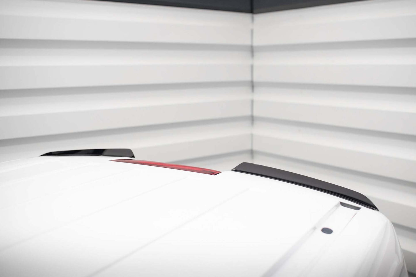 Maxton Design spoiler plafon pentru Ford Transit Connect (2017-2023), negru lucios