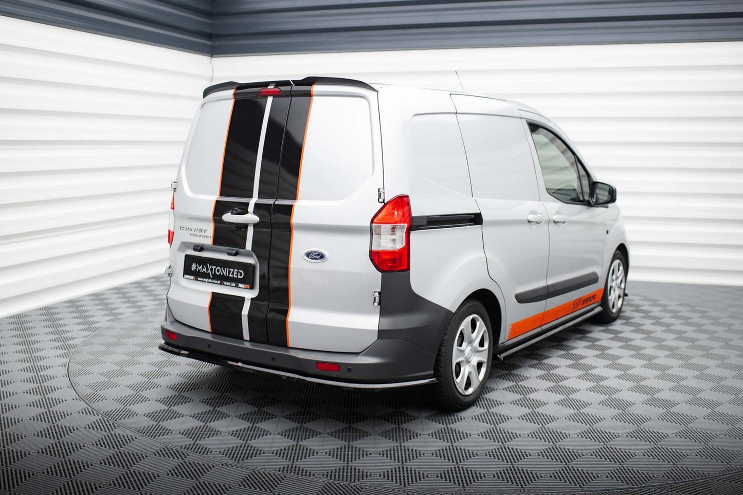 Maxton Design spoiler plafon pentru Ford Transit Courier (2014-2017), negru lucios