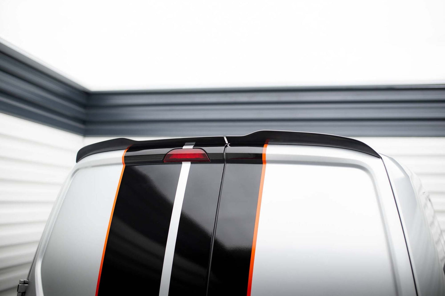 Maxton Design spoiler plafon pentru Ford Transit Courier (2014-2017), negru lucios