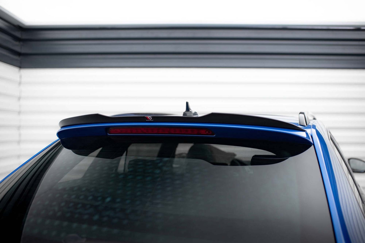 Spoiler de plafon Maxton Design pentru Skoda Superb Sportline break (după 2019), negru lucios