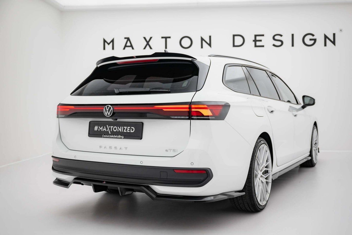 Spoiler plafon Maxton Design pentru VW Passat B9 (dupa 2024), lac negru