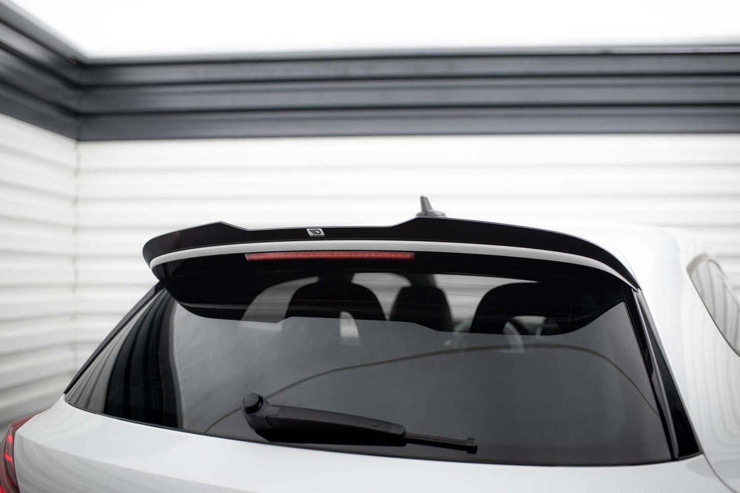 Spoiler plafon Maxton Design pentru Volkswagen Scirocco (2014-2017), lac negru