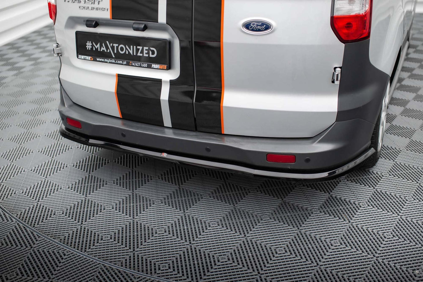 Maxton Design spoiler bara spate pentru Ford Transit Courier (2014-2017), negru lucios