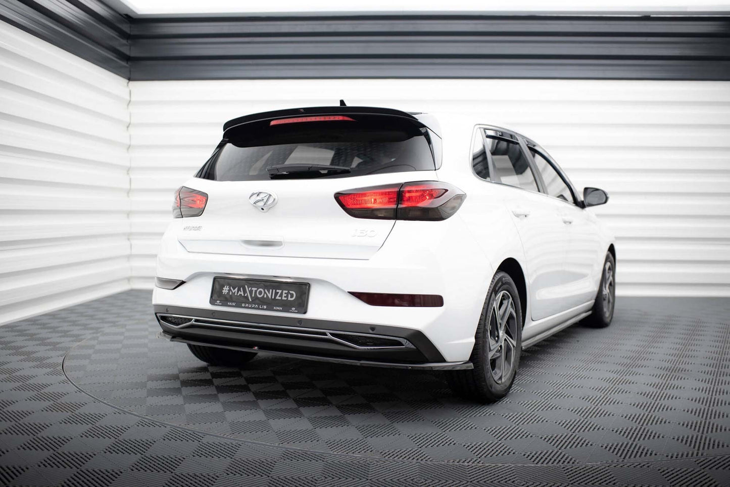 Difuser bara spate Maxton Design pentru Hyundai i30 (2020-), negru lac