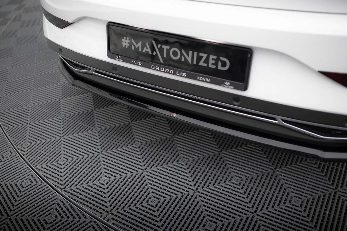 Difuser bara spate Maxton Design pentru Hyundai i30 (2020-), negru lac