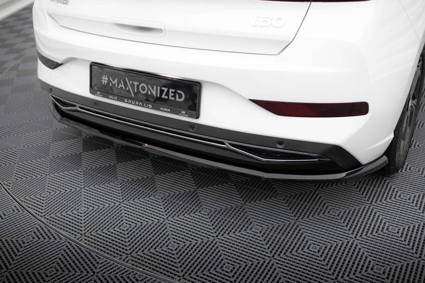 Difuser bara spate Maxton Design pentru Hyundai i30 (2020-), negru lac