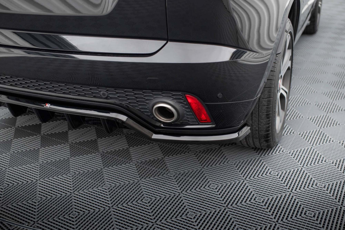 Maxton Design spoiler bara spate pentru Jaguar E-Pace R-Dynamic (2017-2020), lac negru
