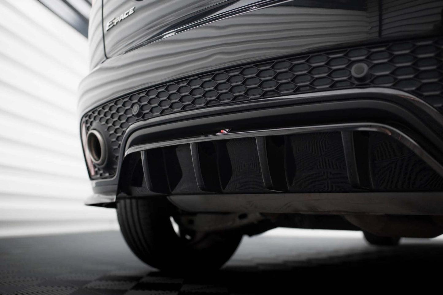 Maxton Design spoiler bara spate pentru Jaguar E-Pace R-Dynamic (2017-2020), lac negru