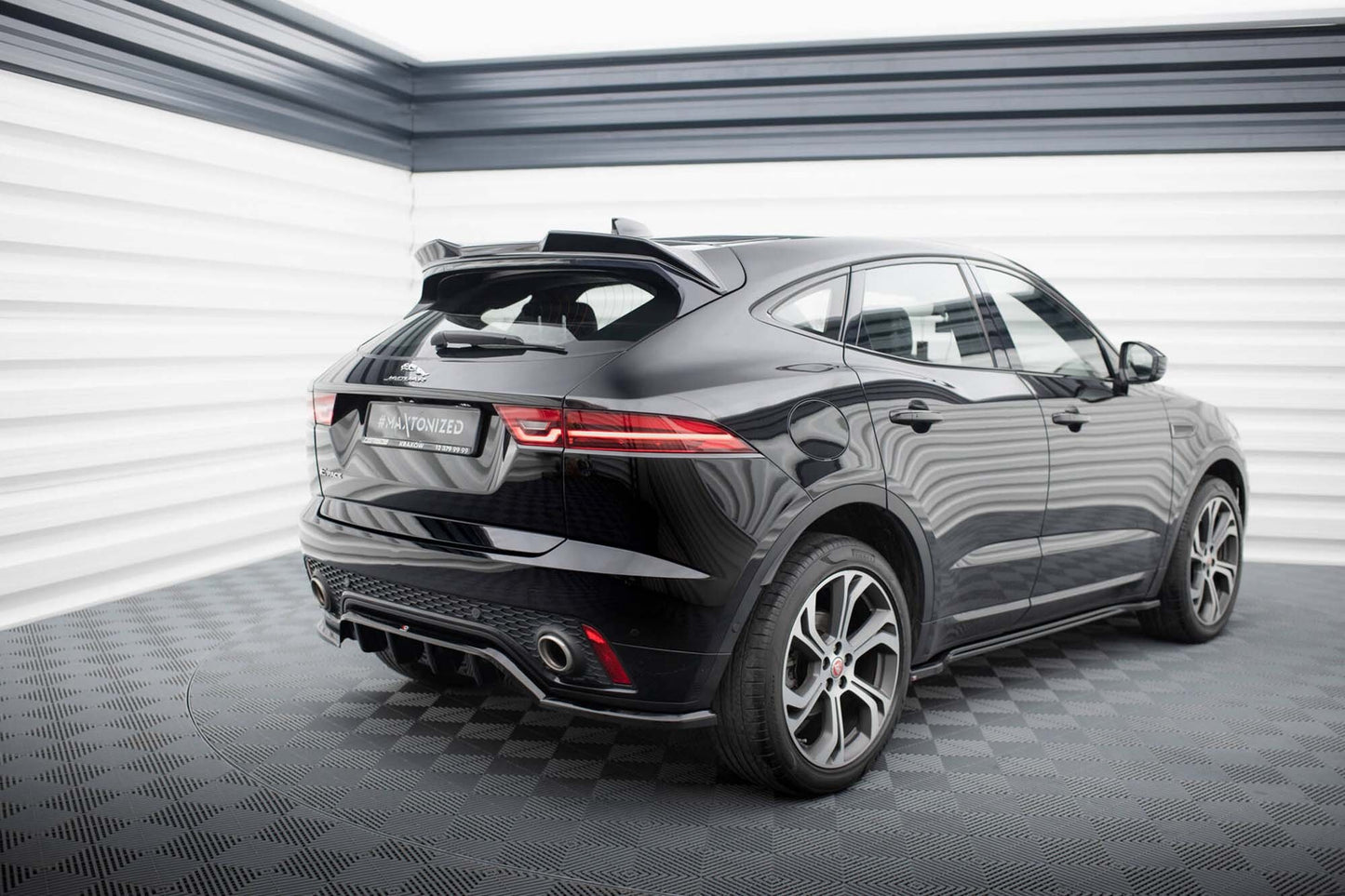 Maxton Design spoiler bara spate pentru Jaguar E-Pace R-Dynamic (2017-2020), lac negru