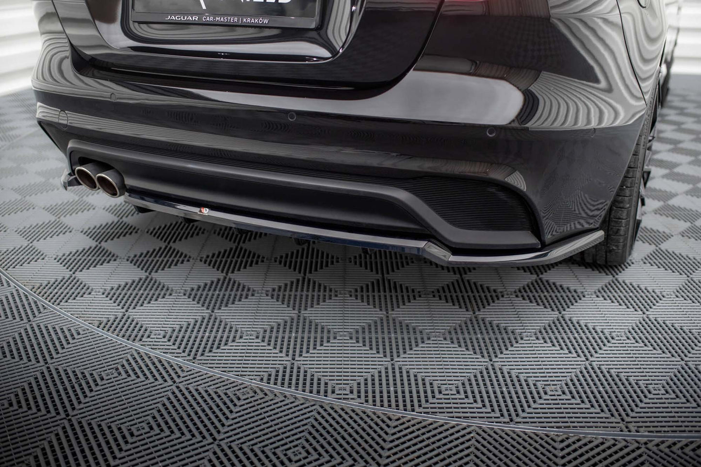 Eleron spate Maxton Design pentru Jaguar XE X760 (dupa 2019), negru lacuit