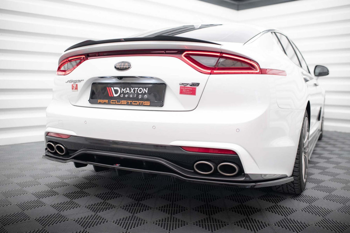 Maxton Design spoiler bara spate pentru Kia Stinger (2017-2023), lac negru