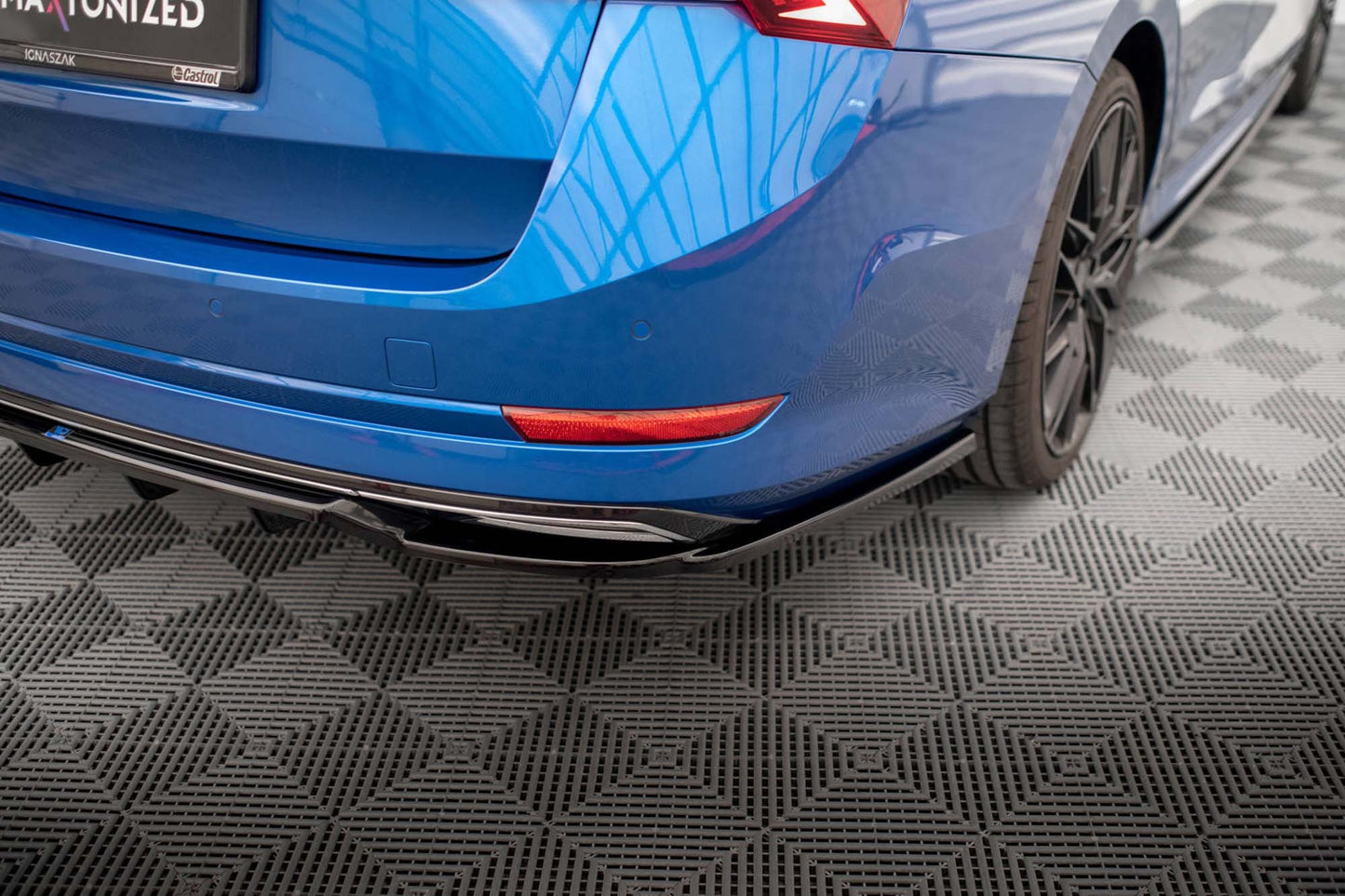 Spoiler bara spate Maxton Design pentru Skoda Octavia Sportline (dupa 2019), lac negru